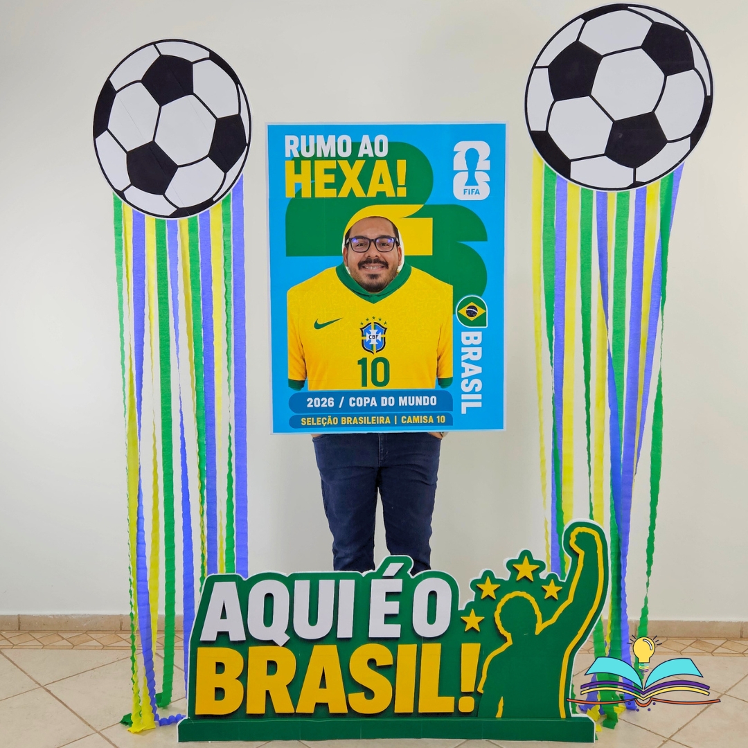 Moldura para fotos com o tema Copa do Mundo Hexa, ideal para registrar momentos de torcida e valorizar a paixão pelo futebol e pela Seleção Brasileira em ambientes festivos.