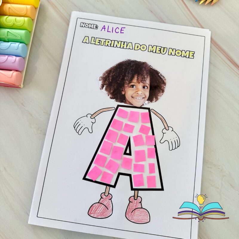 Atividade de alfabetização com o tema nome próprio, ideal para trabalhar reconhecimento das letras, consciência fonológica, identidade e coordenação motora fina com crianças da Educação Infantil.